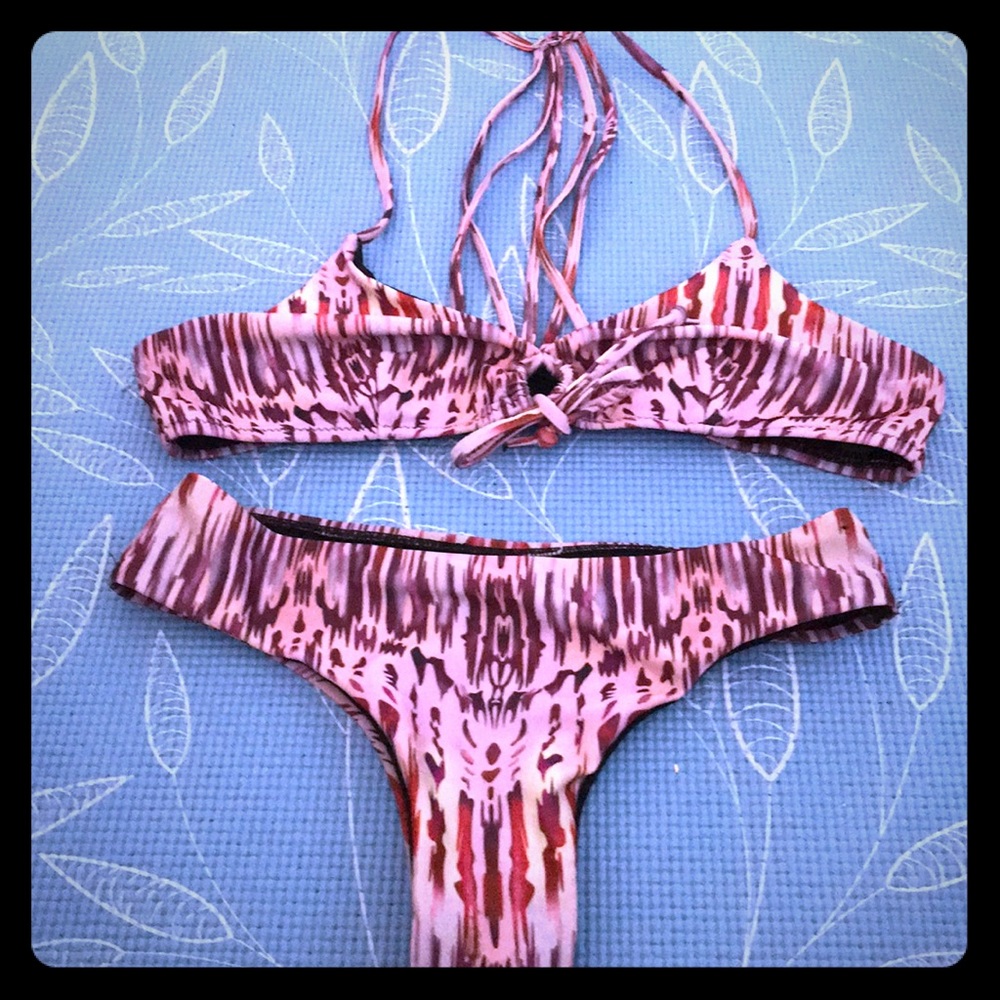 Strapping/Cheeky Bikini Set